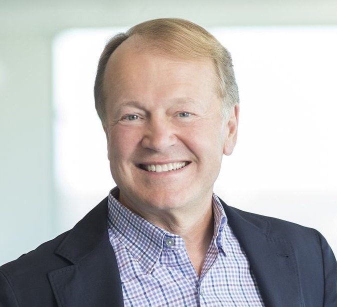 John-t-Chambers-founder-JC2-Ventures-former-CEO-Cisco-venture-capitalist-natfluence-interview-headshot-Bio